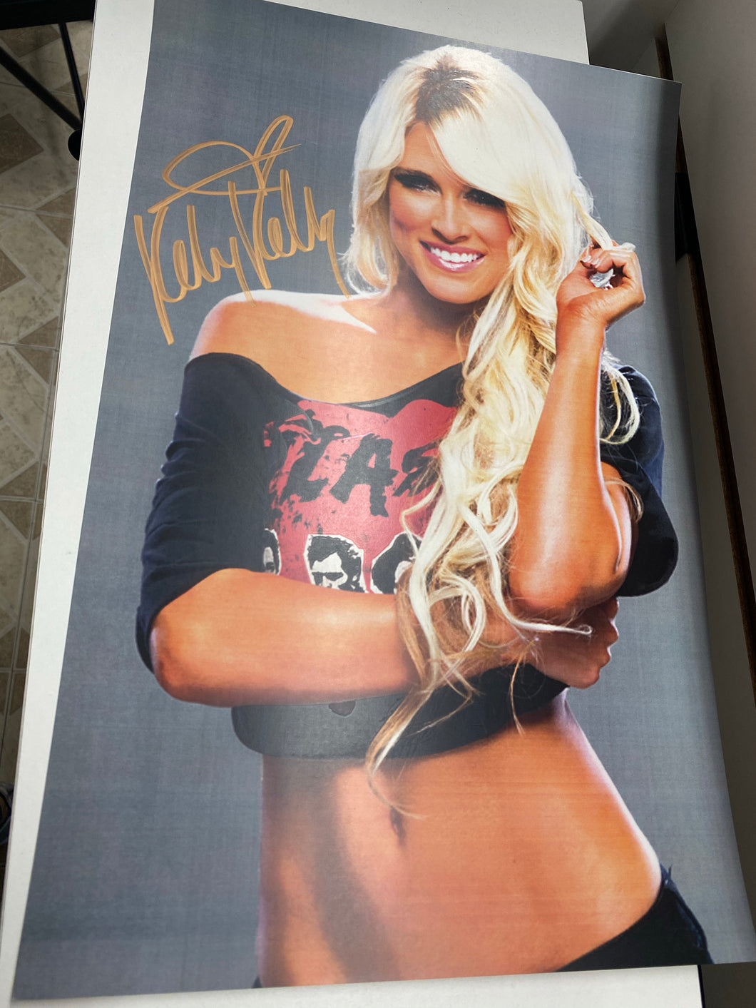 Kelly Kelly Autographed 12x18